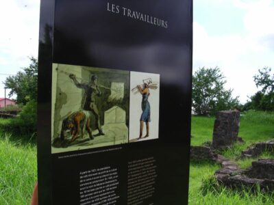 signalétique totem musée de Villèle