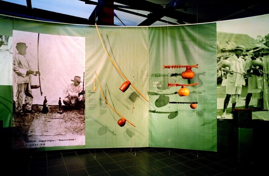 design graphique et scénographie exposition musée La Réunion. Vue des instruments