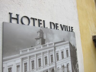 Plaques de la rue de Paris Hotel de ville