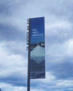 Signalétique du Musée du sel Mât de signalétique du musée du Sel (Saint-Leu, La Réunion)