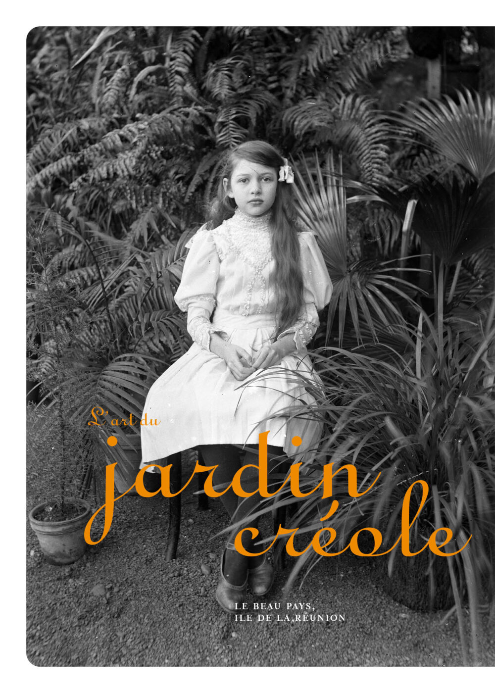 couverture jeune fille jardin 1900 noir et blanc