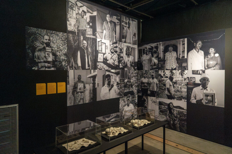 Salle finale avec des portraits de descendants d'engagés installés à La Réunion