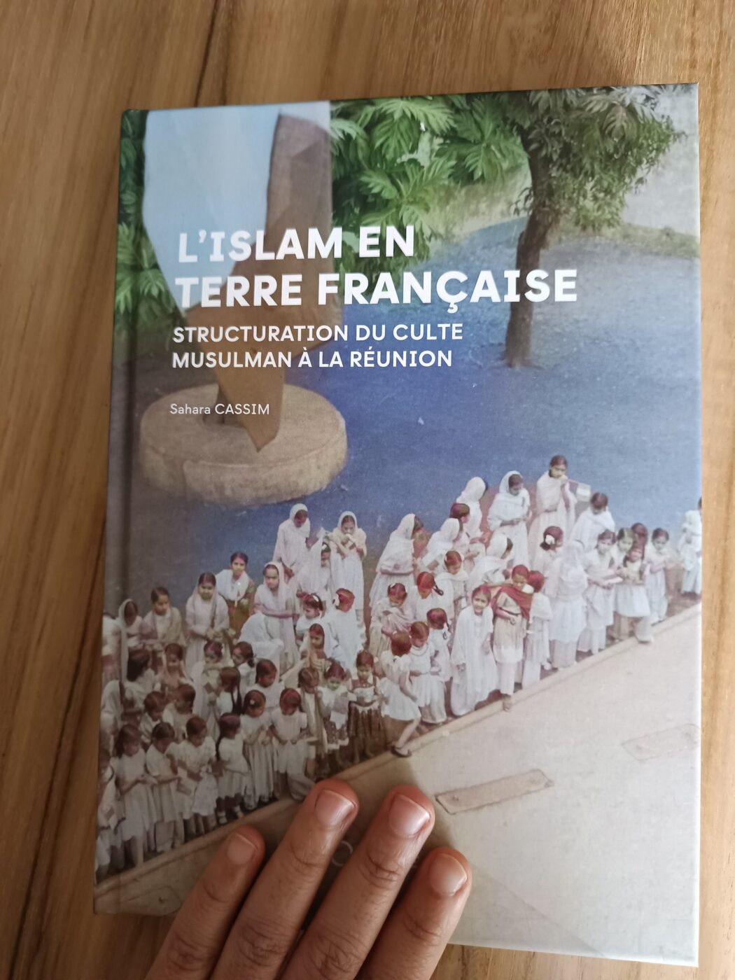 jeunes filles dans la cour de la medersa de Saint-denis années 19§0